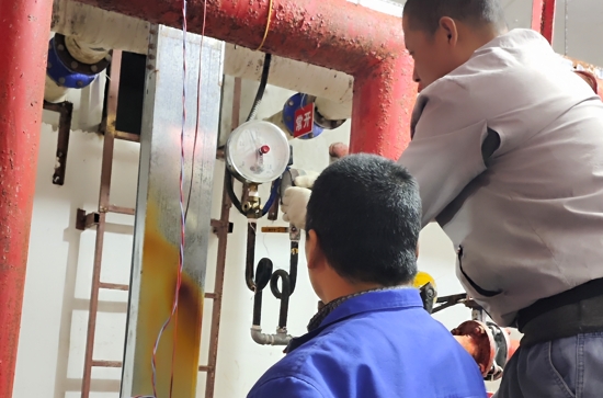 消防施工低壓壓力開(kāi)關(guān)和電接點(diǎn)壓力表的區(qū)別